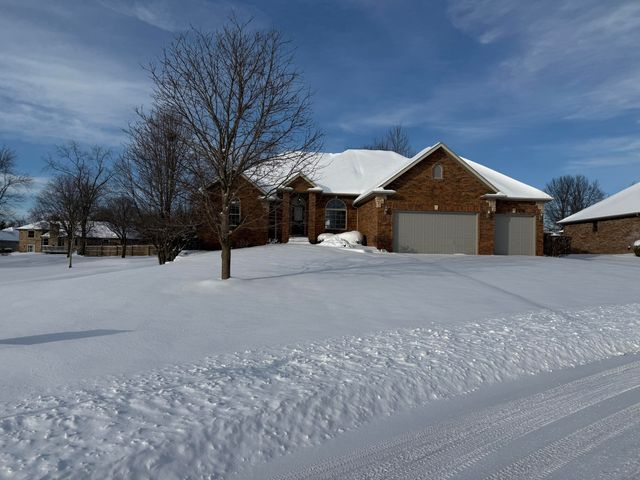 711 Robinwood Lane, Nixa, MO 65714