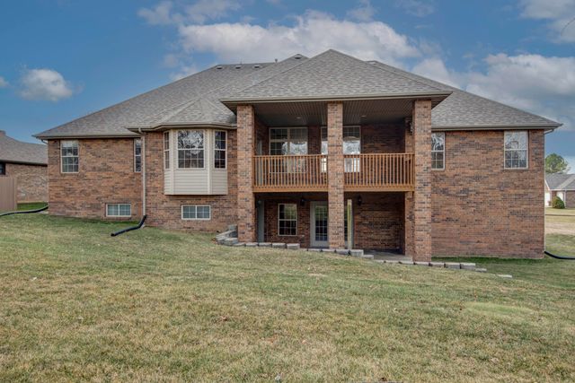 711 Robinwood Lane, Nixa, MO 65714
