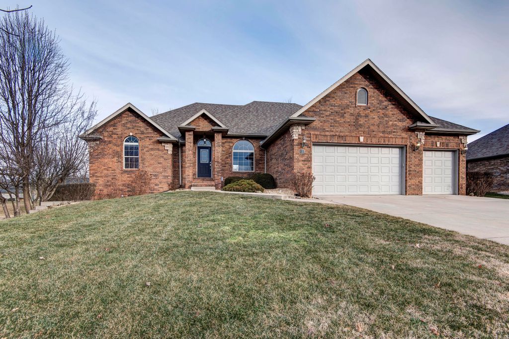 711 Robinwood Lane, Nixa, MO 65714