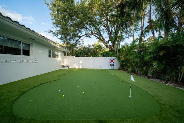 11530 NE 7th Avenue, Biscayne Park, FL 33161