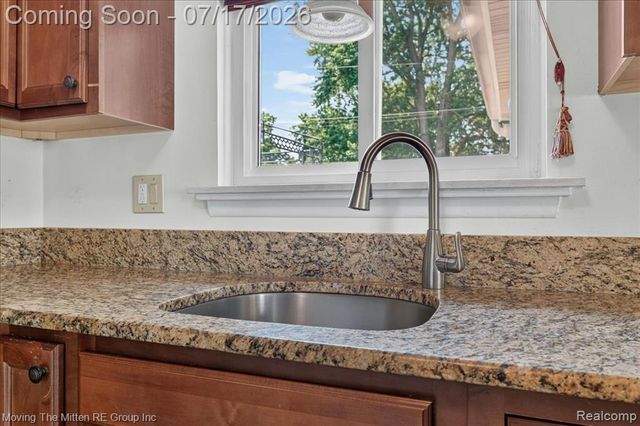 648 S Dowling Street, Westland, MI 48186