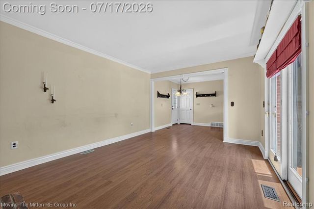 648 S Dowling Street, Westland, MI 48186