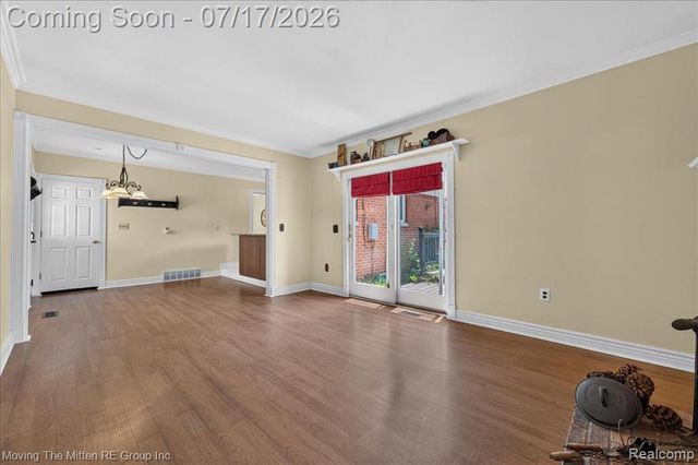 648 S Dowling Street, Westland, MI 48186