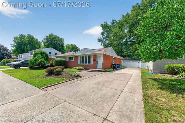 648 S Dowling Street, Westland, MI 48186