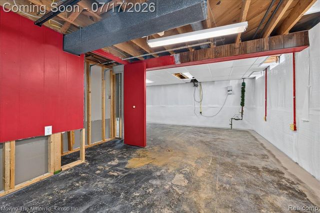 648 S Dowling Street, Westland, MI 48186