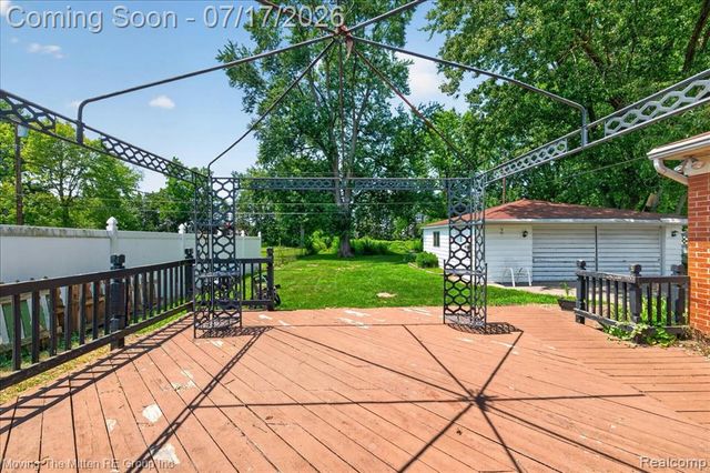 648 S Dowling Street, Westland, MI 48186