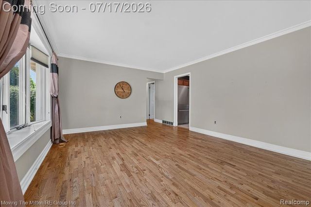 648 S Dowling Street, Westland, MI 48186