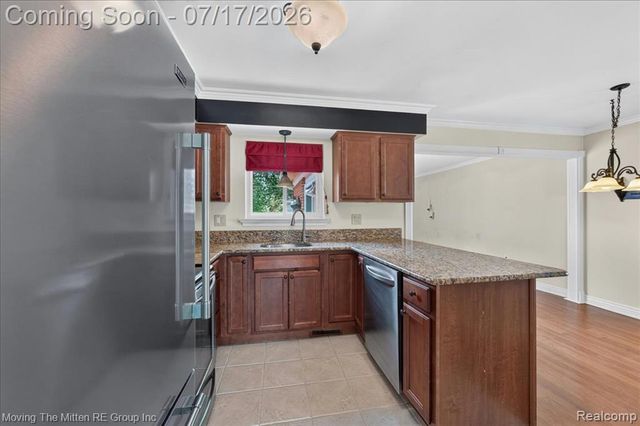 648 S Dowling Street, Westland, MI 48186