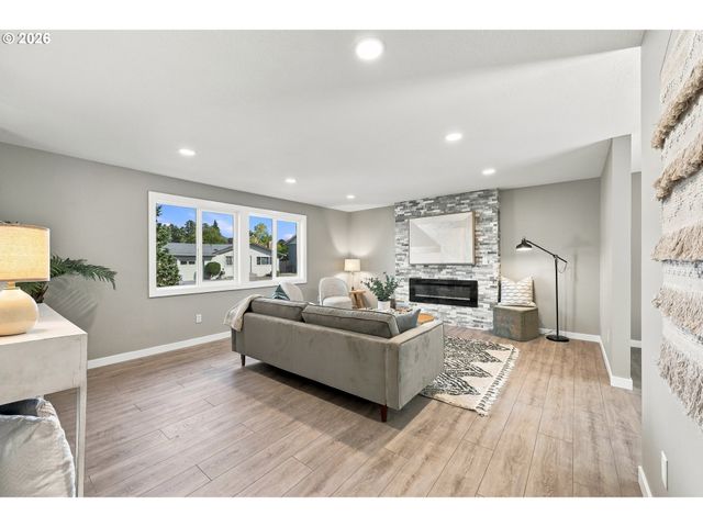 13755 Se 119TH Dr, Clackamas, OR 97015