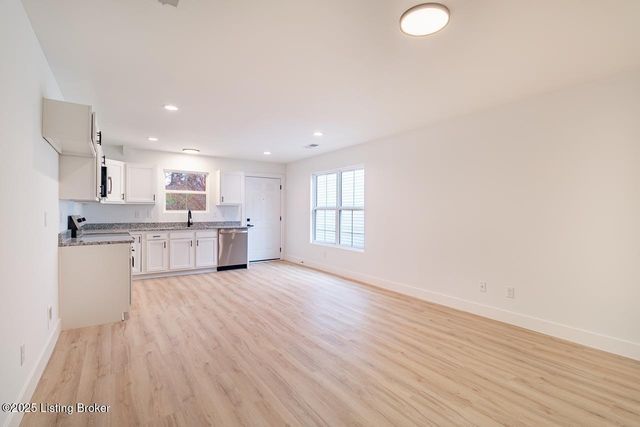 1322 S Preston St, Louisville, KY 40208