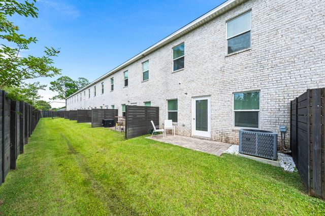 1819 Stable Lane, Fort Walton Beach, FL 32547