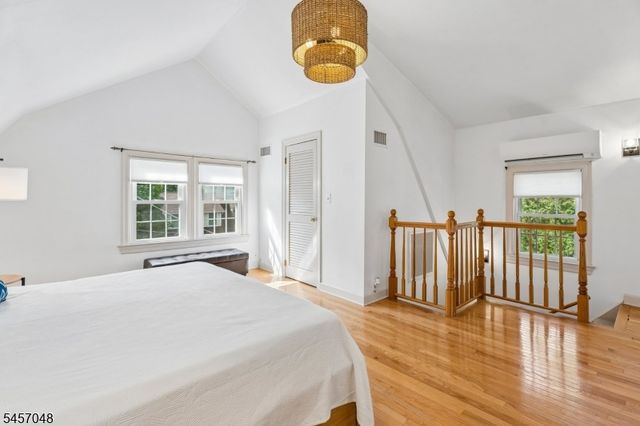 46 N Hillside Ave, Chatham Boro, NJ 07928