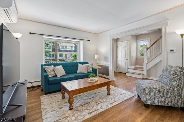 46 N Hillside Ave, Chatham Boro, NJ 07928