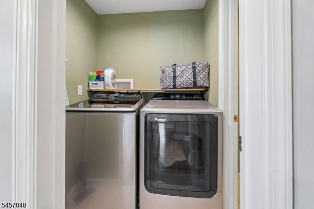 46 N Hillside Ave, Chatham Boro, NJ 07928