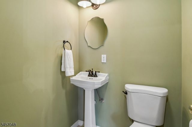 46 N Hillside Ave, Chatham Boro, NJ 07928