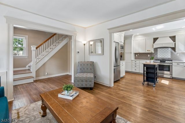 46 N Hillside Ave, Chatham Boro, NJ 07928