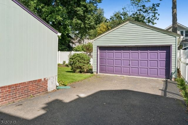 46 N Hillside Ave, Chatham Boro, NJ 07928