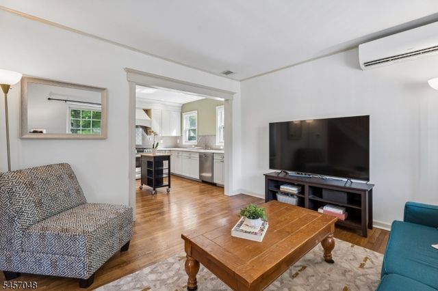 46 N Hillside Ave, Chatham Boro, NJ 07928