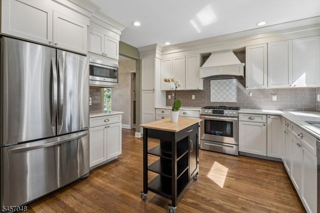 46 N Hillside Ave, Chatham Boro, NJ 07928