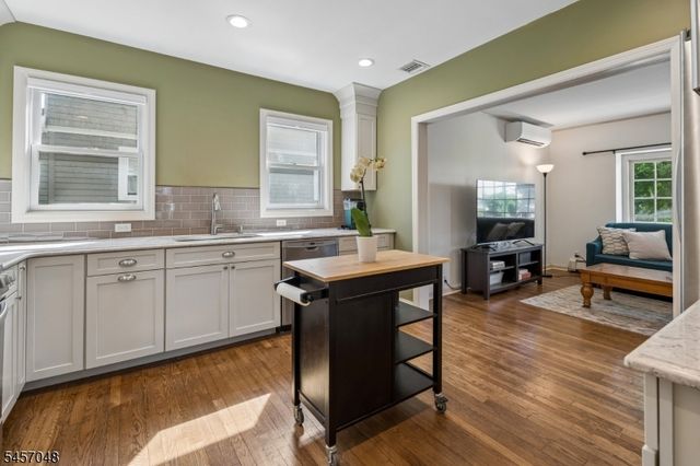 46 N Hillside Ave, Chatham Boro, NJ 07928