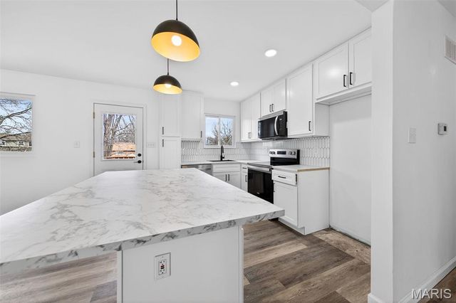 2347 Farflung Drive, Florissant, MO 63031