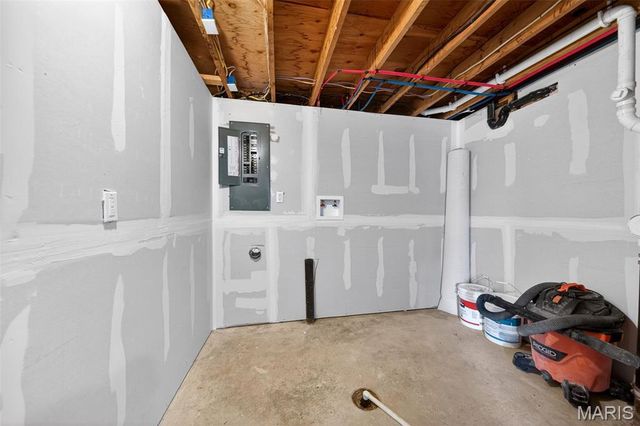 2347 Farflung Drive, Florissant, MO 63031