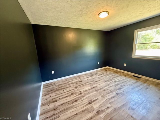 7942 Snyder Farm Road, Tobaccoville, NC 27050