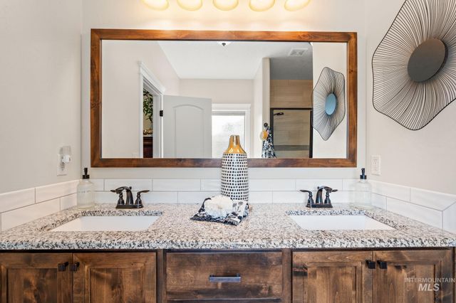 1175 N Champions Pl, Eagle, ID 83616
