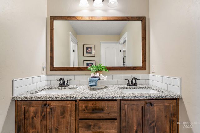 1175 N Champions Pl, Eagle, ID 83616