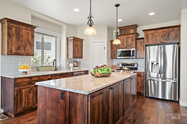 1175 N Champions Pl, Eagle, ID 83616