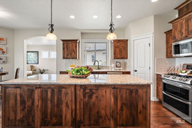 1175 N Champions Pl, Eagle, ID 83616