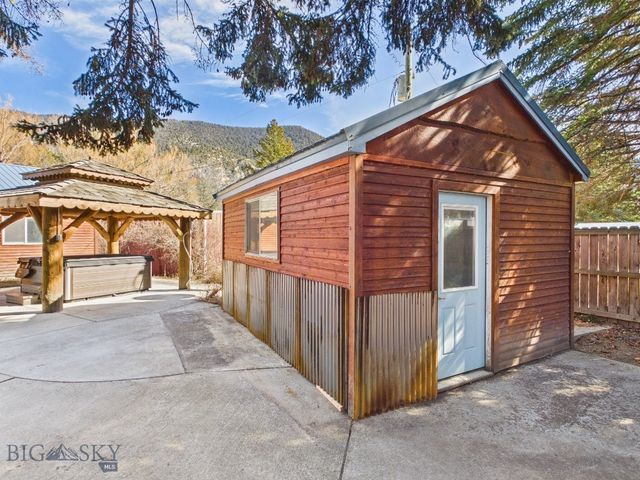 4964 US Highway 89 S, Livingston, MT 59047