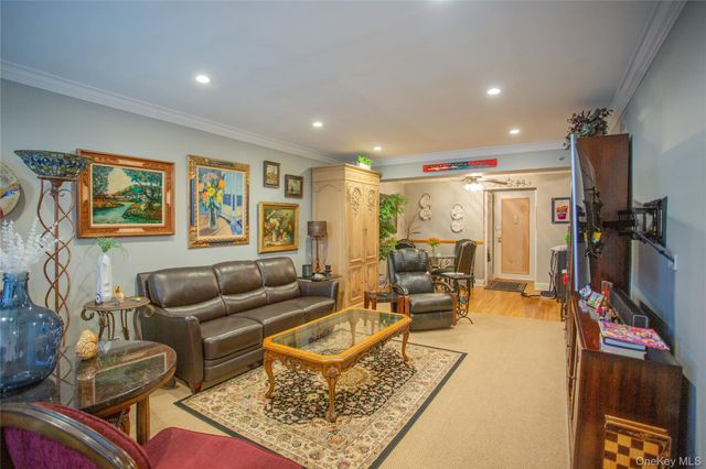 210 E Broadway 4F, Long Beach, NY 11561