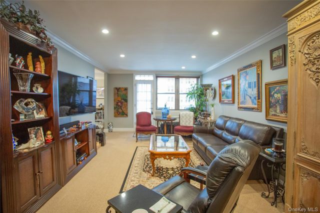 210 E Broadway 4F, Long Beach, NY 11561