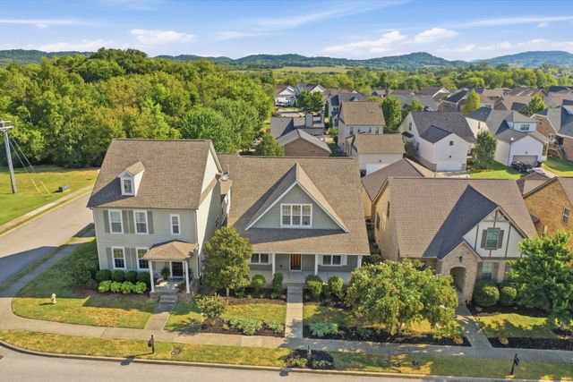 2120 Chaucer Park Ln, Thompsons Station, TN 37179