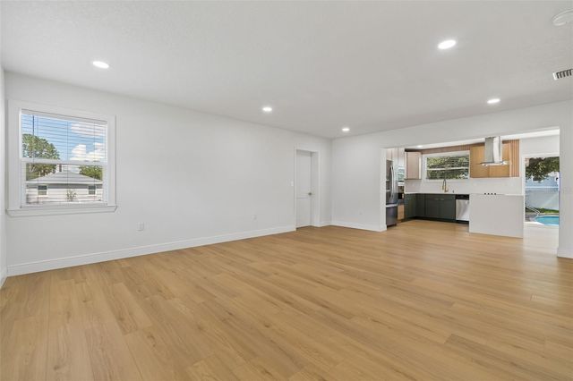 2102 W FERRIS AVENUE, Tampa, FL 33603