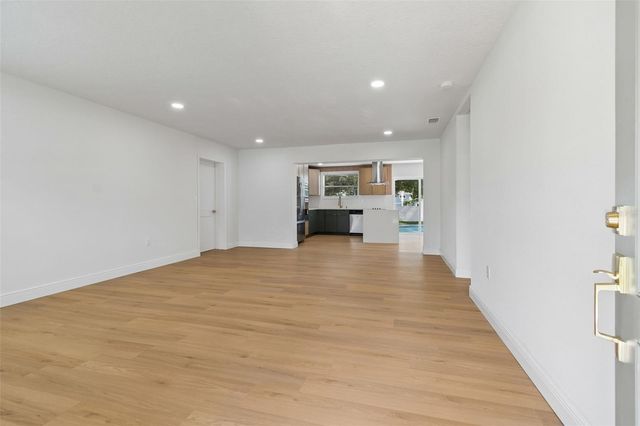 2102 W FERRIS AVENUE, Tampa, FL 33603