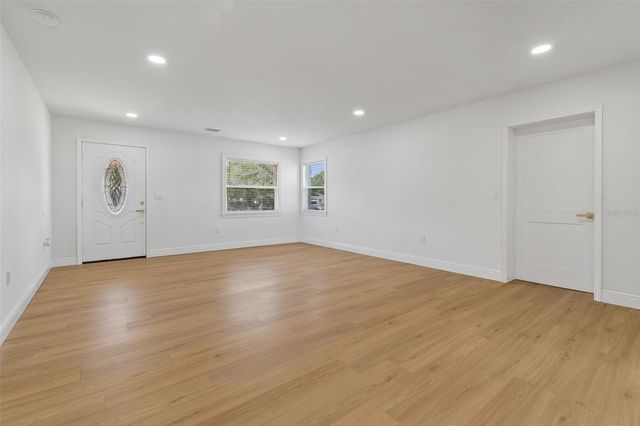 2102 W FERRIS AVENUE, Tampa, FL 33603