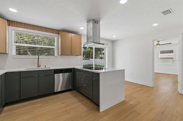 2102 W FERRIS AVENUE, Tampa, FL 33603