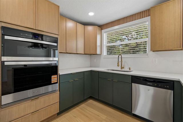2102 W FERRIS AVENUE, Tampa, FL 33603