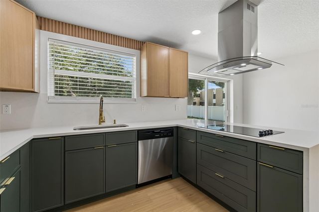 2102 W FERRIS AVENUE, Tampa, FL 33603