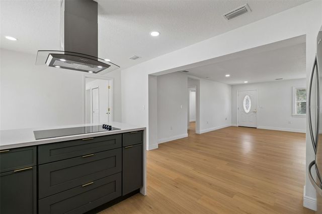 2102 W FERRIS AVENUE, Tampa, FL 33603