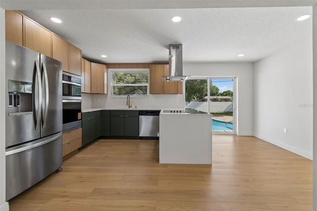 2102 W FERRIS AVENUE, Tampa, FL 33603