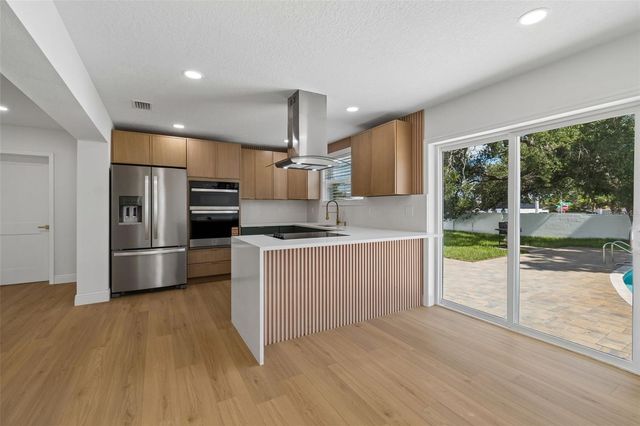 2102 W FERRIS AVENUE, Tampa, FL 33603