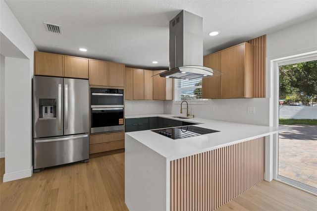 2102 W FERRIS AVENUE, Tampa, FL 33603