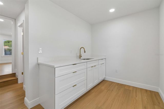 2102 W FERRIS AVENUE, Tampa, FL 33603