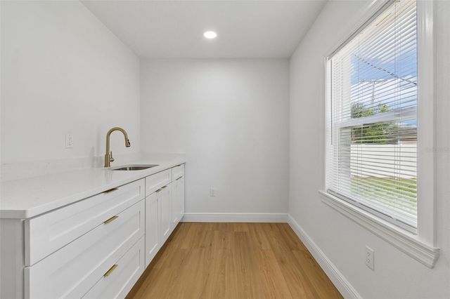 2102 W FERRIS AVENUE, Tampa, FL 33603