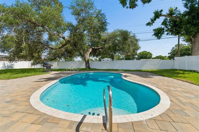 2102 W FERRIS AVENUE, Tampa, FL 33603