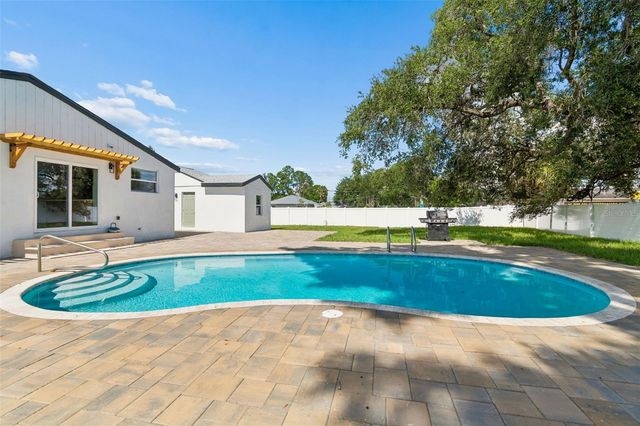 2102 W FERRIS AVENUE, Tampa, FL 33603