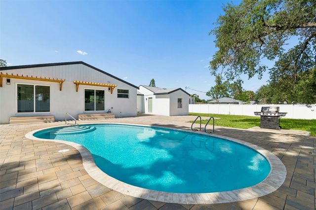 2102 W FERRIS AVENUE, Tampa, FL 33603
